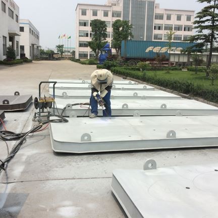 Glidende frontpanel med lav modstand